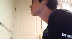 Мужчина в возрасте дрочит свой член перед камерой — photo 8